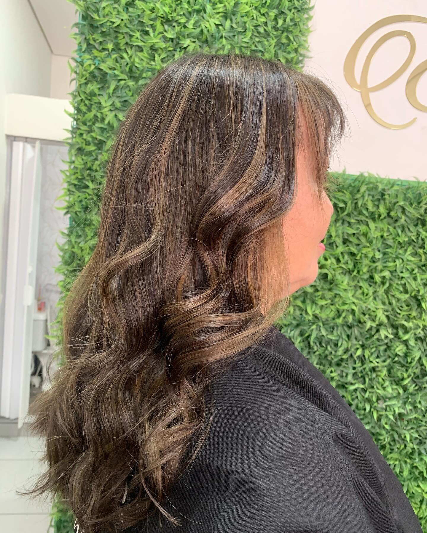 Cabelo com corte e finalização no portfólio do studio
